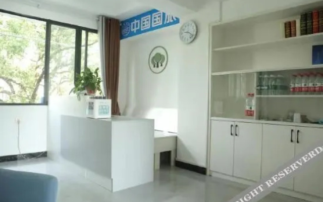 Yueyang Sankeshu Youth Hostel