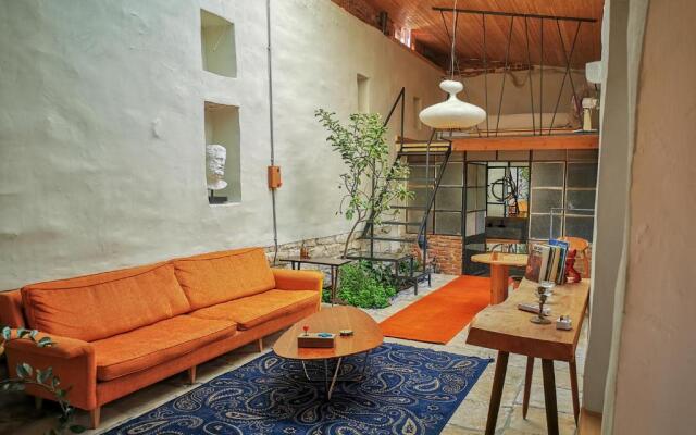 The Cabrio House- Unique CITY CENTER loft with Garden