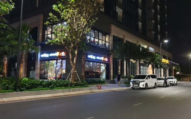 Stay In Vietnam Vinhomes Golden River