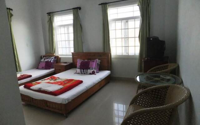 Eena Hotel