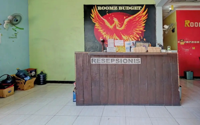 OYO Life 92877 Hotel Rainbow 7296