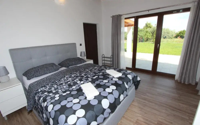 Holiday House Cuvi
