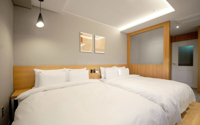 Hound Hotel Gijang