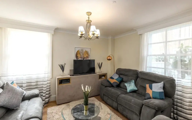 Lovely 3-bed Apartment in North Central London