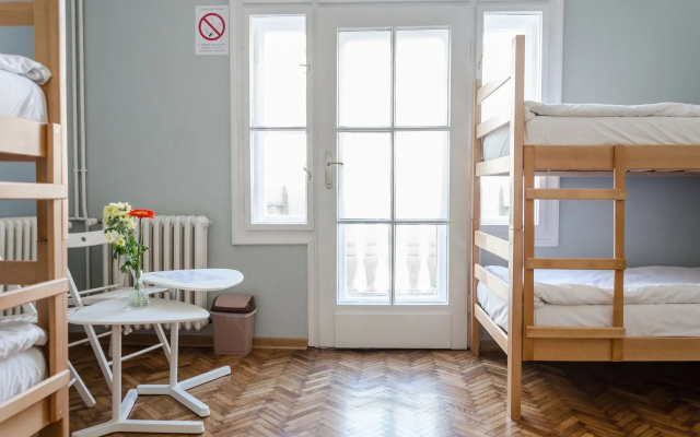 Roommates Hostel