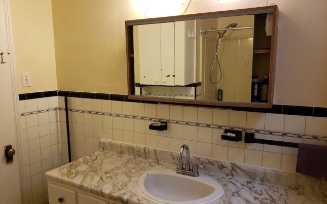 Apartment near Metro Monk Station