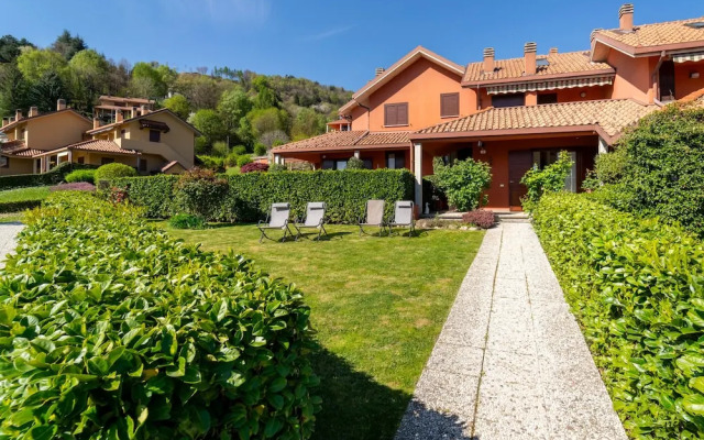 Panorama Lake and Garden