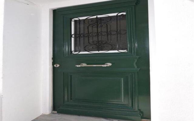 Akadia Syros