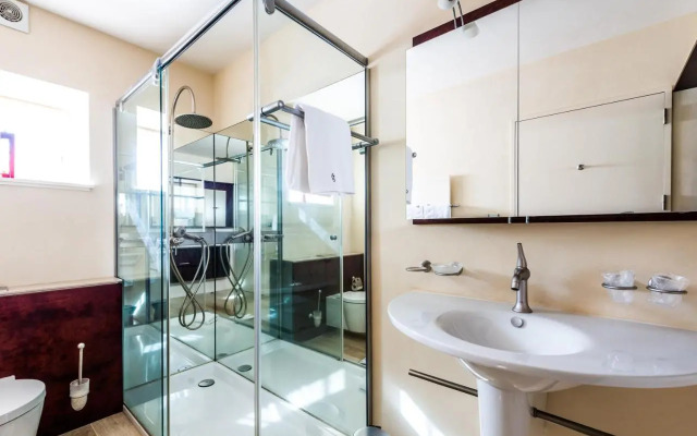 Le Chateau De Besseuil