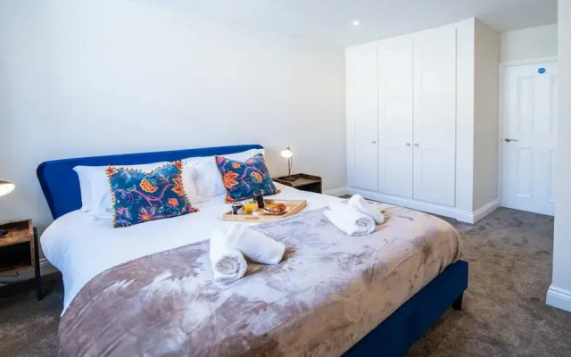 South Quay Apartment - 2 Bedrooms - 2 Bathrooms