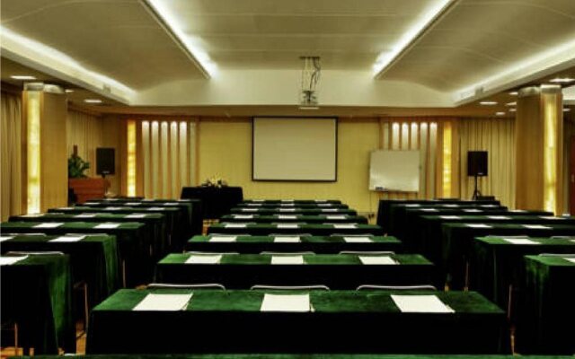 Shenzhen Hongfeng Hotel (Luohu Branch)