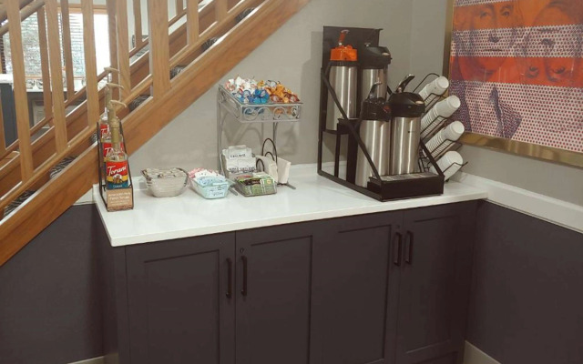 AmericInn by Wyndham Dickinson