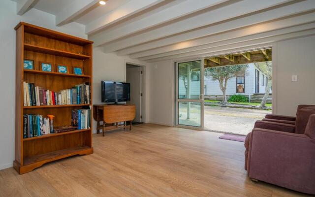 Bach on Pipi - Whangamata Holiday Home