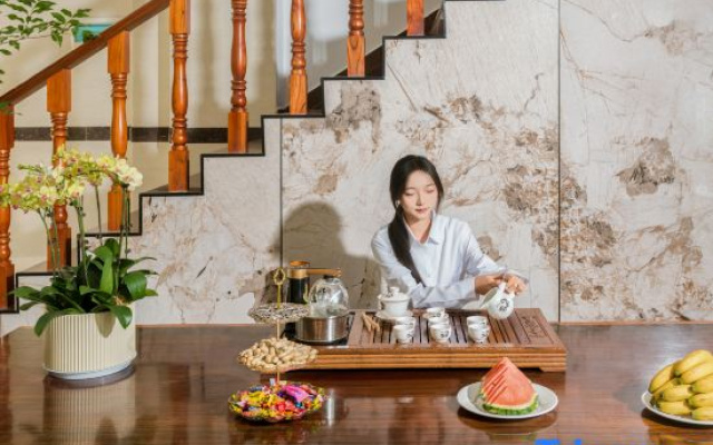 Heng Xin Business Hotel – People – Baoshan