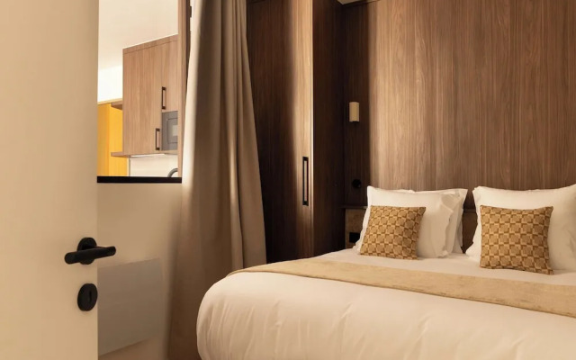 Elegant Apartment - AC- 2br-6p- Madeleine