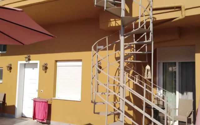 Souvlakis Pool Suites (S.P.S)