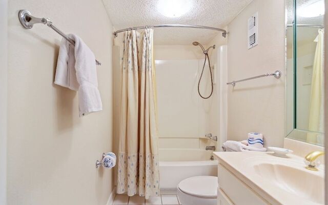 Shoreline 3082 Condo by RedAwning