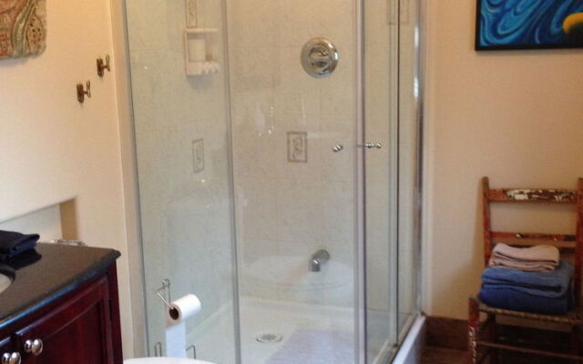 The Muskoka Rose Guest House & Retreat