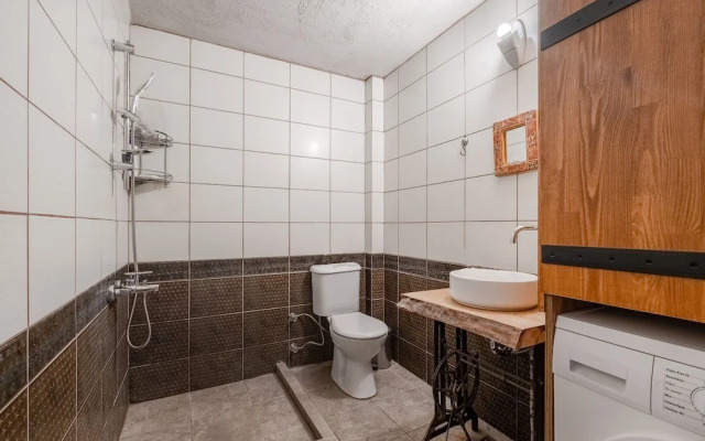 Central Stone Loft - 2 Mins Beach - 5 Mins Marina
