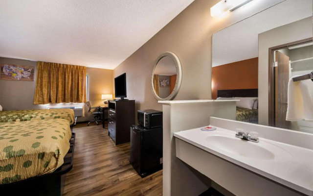 Econo Lodge San Antonio near SeaWorld - Medical Center