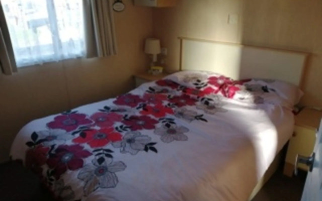 Pets Stay Free 3 Bedroom Caravan at Heacham Beach