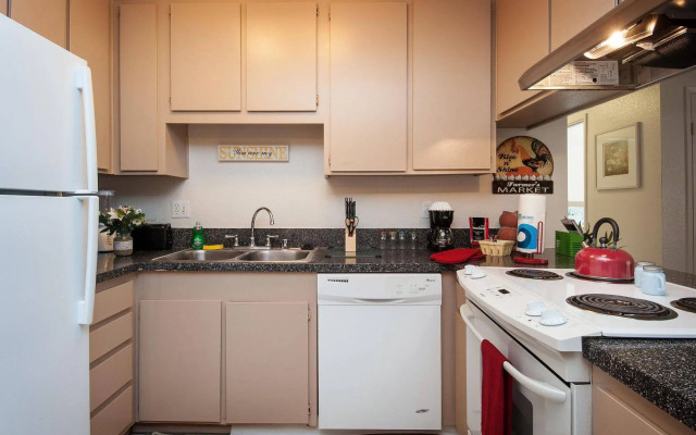 Sunshine Suites at Midway