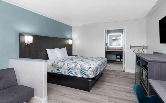 Travelodge by Wyndham Lemoore Near Naval Air Station