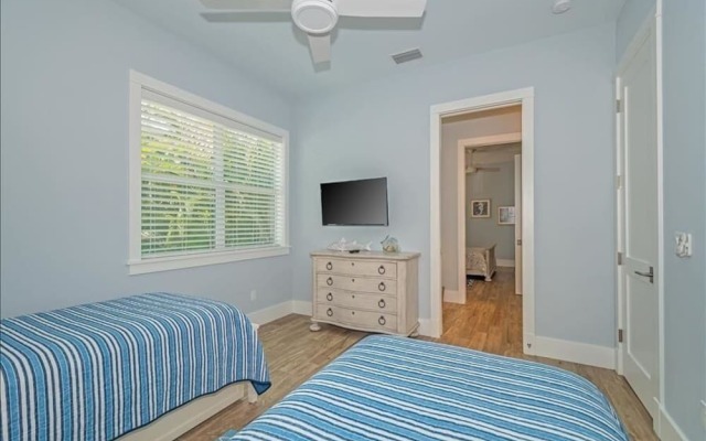 Homes-261 Seabreeze Ct