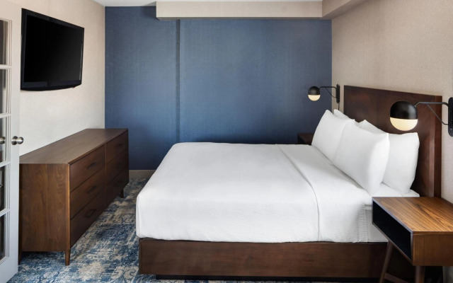 Four Points by Sheraton Edmonton South