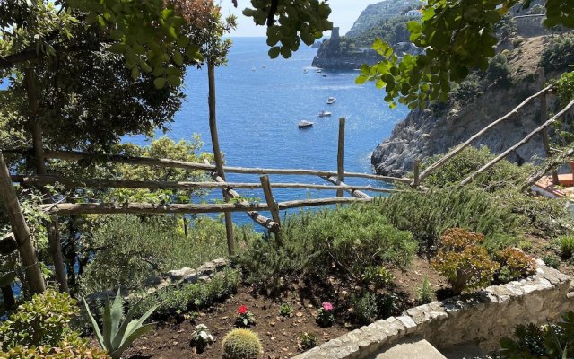 Unique Villa: sea Access. Pool, Parking, Large Terraces, Between Positano/amalfi