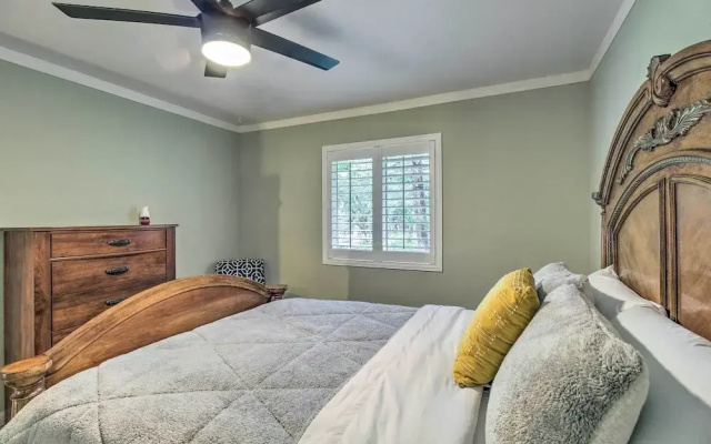 Cozy Pinetop Retreat w/ Yard & Heated Gazebo!