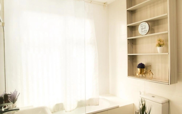 Cozy contemporary homestay @ Suasana suites