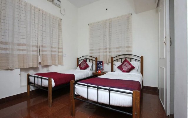 OYO Home 10497 Compact 2BHK Pondy White Town