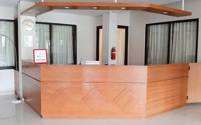 RedDoorz Plus @ Bitung City Center