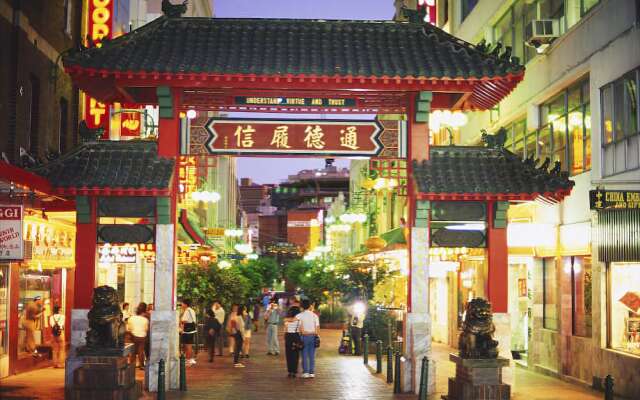 Mascot Designed Home 2 Bed Apt Train To CBD Nma006