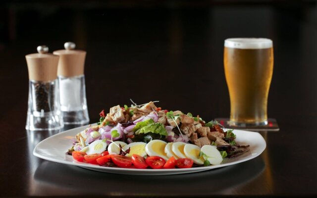 Holiday Inn Edmonton South - Evario Events by IHG