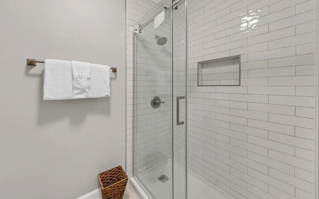 Boardwalk 199 3 Bedroom Condo by Redawning