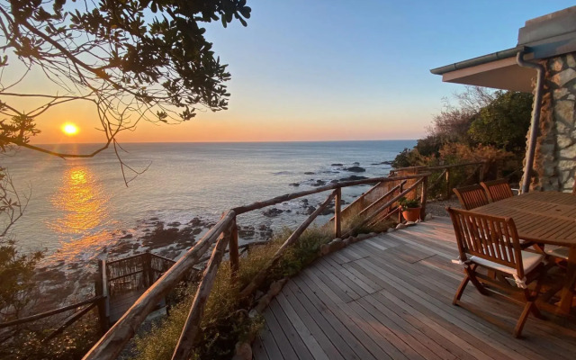 Seafront Apartment in a Splendid Position Overlooking the Sea-vistamare