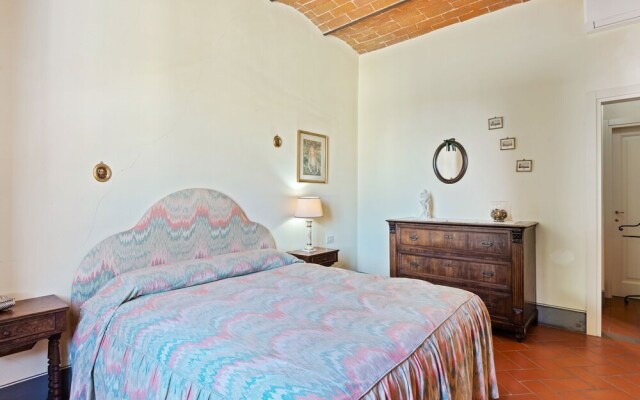 Graceful Apartment in San Miniato with Swimming Pool