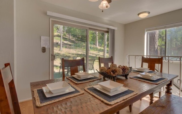 The Knotty Bear - Three Bedroom Home