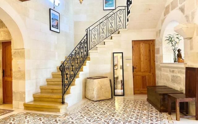 Villa Rossa Gozo - 5 bedroom ensuite with pool & jacuzzi