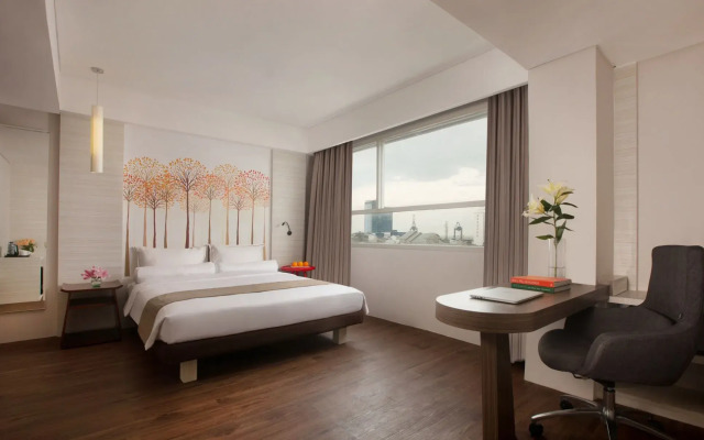 FOX Lite Royal Bay Makassar