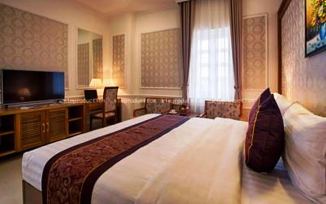 Riverside Hotel