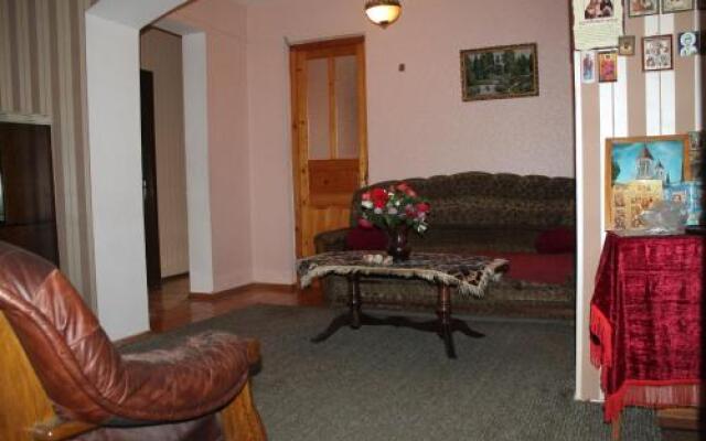 Guest House Kavkasioni 33