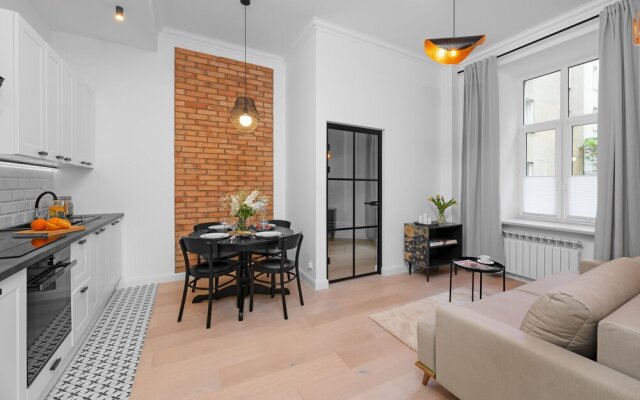 oompH Warsaw Central 2 Bedroom Apartment