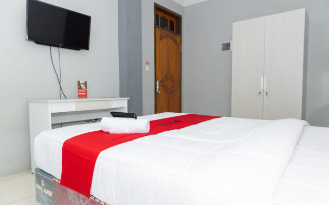 RedDoorz Plus near Transmart Kairagi Dua Manado