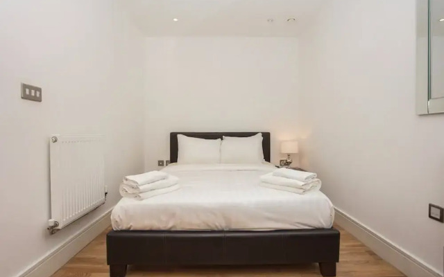 Spacious Studio Apartment near Canary Wharf