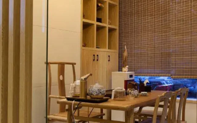 Future Yiju Shanghui Hotel (Zhengzhou Manhadun Yanzhuang Metro Station)