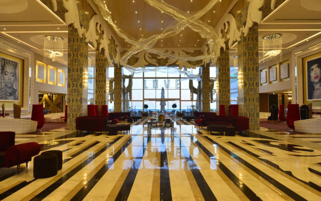 Azura Deluxe Resort & Spa
