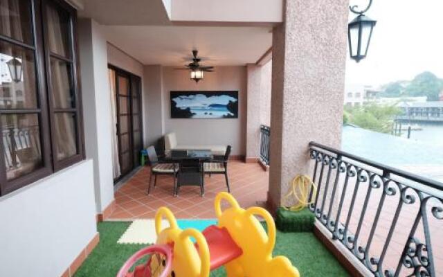 Luxury on Melaka River